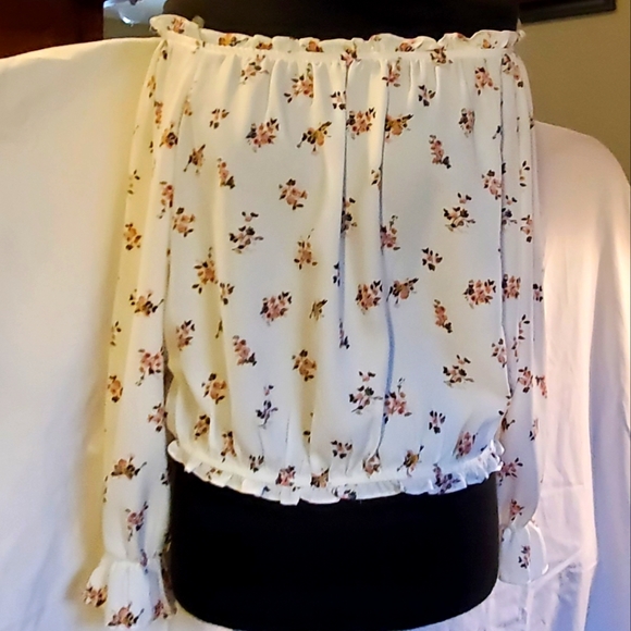 Beautiful XL Off the Shoulder Top, 3/4 sleeve, NWTs,Arizona Jean - Picture 1 of 8